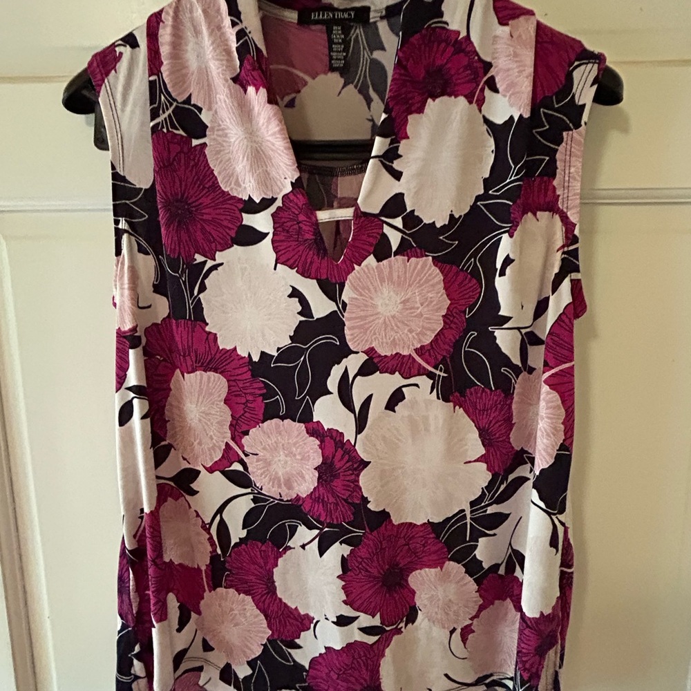 Ellen Tracy Pink and Navy Sleeveless Blouse with Notched Collar